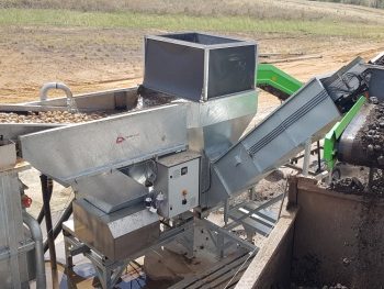 Destoner, rock/clod separator