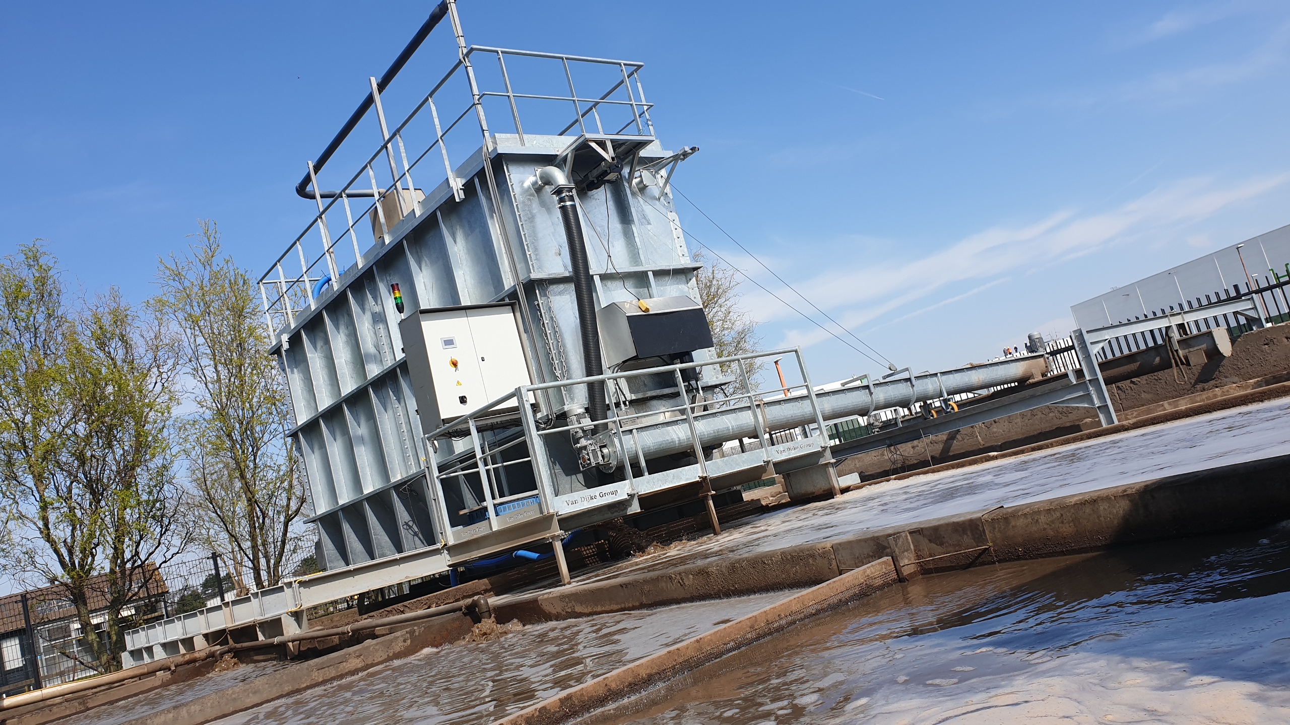 Water recycling unit